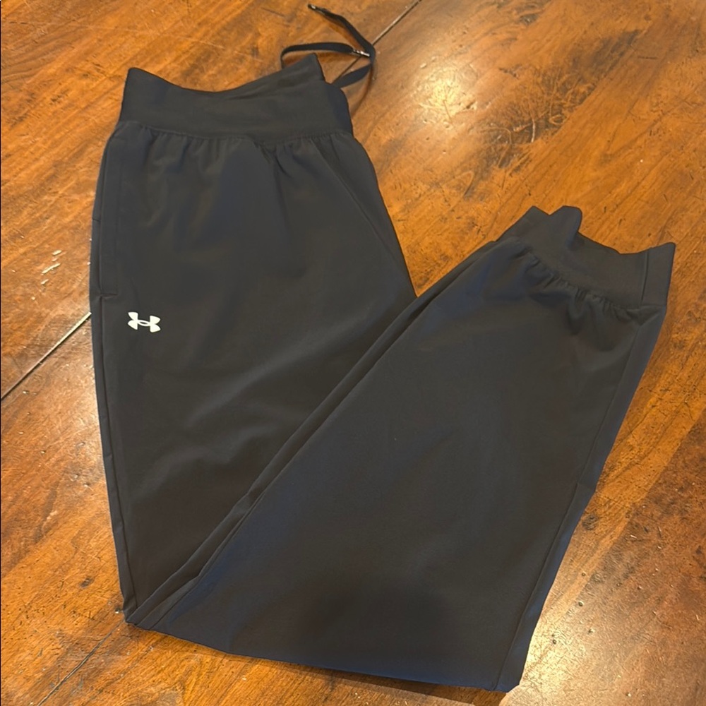 Under Armour Black Joggers with Elastic Cuffs and Sporty Style
